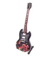 Miniatiūrinė 24,5 cm gitara, Angus Young stilius – raudonmedžio, kolekcinė