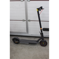 SALE OUT. Xiaomi Mi Electric Scooter Pro 2 (Black) | Xiaomi Mi Electric Scooter Pro 2 | 600 W | 25 km/h | 6 month(s) | Black | WITHOUT ORIGINAL PACKAGING, MISSING: ACCESSORIES AND SOME INNER PACKAGING