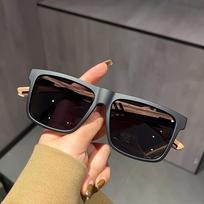 [Lightweight Design] Vintage Woodgrain Casual Travel Eyewear, Ultra-Light PC Frame with AC Lens, Fashionable Unisex Design