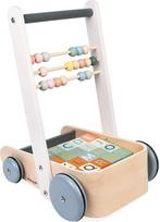 Janod - "Sweet Cocoon ABC Buggy" - medinė kūdikių vaikštynė su 20 abėcėlės kaladėlių su skaičiais ir skaičiukais - dažai vandens pagrindu - nuo 1 metų, J04408