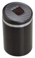 SEIWA W861 Saulės energija maitinama automobilinė peleninė, puodelio laikiklio tipo, karbono stiliaus, juoda, su LED H114mm x W68mm x D68mm juoda