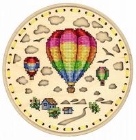 Siuvinėjimo rinkinys ant perforuotos medienos „Kelionė oru“ 18x18, 22 spalvos