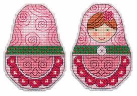 Kalėdinis žaisliukas Matrioška – siuvinėjimo rinkinys, plastikinė kanva 7x9,7cm