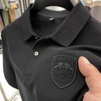 Vyriški vasariniai trumpomis rankovėmis polo marškinėliai, kvėpuojantys piqué medvilniniai su siuvinėjimu, didelio dydžio su atverčiama apykakle 4XL tamsiai pilka spalva
