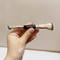 The Hollywood Complexion Brush Double-ended Face Foundation Concealer Makeup Brush Contour Blending Cosmetic Tool brown