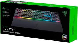 "Razer Ornata V3" plokščia "Mecha Membrane" klaviatūra su "Razer Chroma RGB" (plokšti klavišai, "Razer Mecha Membrane" jungikliai, magnetinė minkšta riešo atrama) IT išdėstymas | Juoda