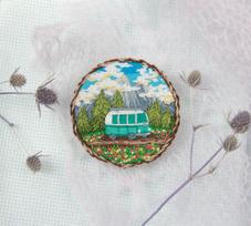 Komplektas siuvinėjimui kryželiu — segė „Kelionė ant ratų“, 5,5 × 5,5 cm