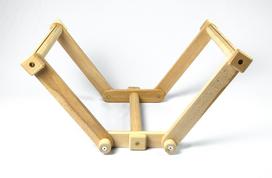 Reguliuojamas siuvinėjimo stovas 30 × 50 cm — stabilus ir tvirtas rankdarbiams