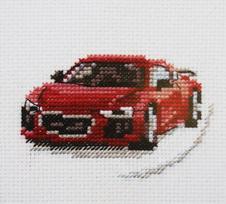 Raudono sportinio automobilio kryželių rinkinys 9×6 cm (Aida 14 ct, 10 spalvų)