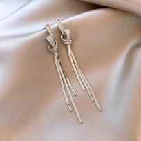 Luxurious Women's Long Tassel Earrings: High-End, Trendy 2024 Design for Elevating Style sidabriniai auskarai spalva