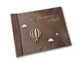 Nuotraukų albumas su oro balionu "Čia gyvena vaikystė"
