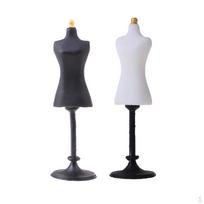 2 vnt. Drabužių stovo modelio ekspozicija