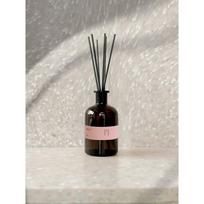 Difuzorius #68 Peony, Linen, Fern – Perfumed Prague