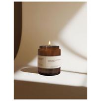 Aromatinė žvakė iš sojų vaško degimo laikas 40 h #32 Bergamot, Coconut, Vanilla – Perfumed Prague