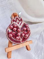 Karoliukų siuvinėjimo rinkinys brošei „Granatas“