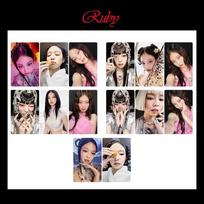 Nauja BLACKPINK fotokortelių kolekcija, įskaitant Park Chae-young, Kim Ji-soo, Jennie Kim ir Lisą, taip pat BLACKPINK albumų atributika.