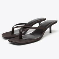 Madingas Aukštos Kokybės Juodas Šilkinis Katinuko Kulniuko Dizaino Prekės Ženklo Šlepetė Moteriškos Jaukios Su Pirštų Įspraustuku Basutės Elegantiškos Kvadratiniu Priekiu Plonu Kulniuku Paslystamos Sandalai 35 juoda