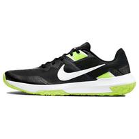 Nike Varsity Compete TR 3 vyriški sportbačiai, pilki, juodi ir balti, su dūmų efektu. 45.5