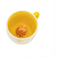 Geltonos spalvos/kreminės spalvos iš porceliano puodelis 350 ml Surprise Highland Cow – Sass & Belle