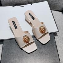 Fashion New high-heeled women's flip-flops comfortable summer thick-heeled one-button women's flip-flops, a bestseller T76 33 smėlis