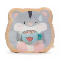 Nici MyMochi: Shai pliušinė žiurkėno pagalvė su puodeliu - 35 x 33 cm