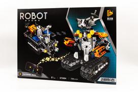 Nuotoliu valdomas konstruktorius „Pilkas robotas”