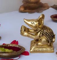 Purpledip Žalvario statula Ganesha Vahana Mooshak: kolekcinis stabas pelė su modaku (12262)