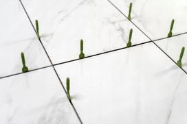 PLYTELIŲ LYGINIMO SISTEMA TIESUS PAGRINDAS 1mm / 100 vnt. PRO-LYGAVIMAS