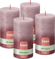 "Bolsius Rustic Pillar Candles" žvakės - išblukusi metalinė spalva - rožinė ir raudona - 4 vnt. - ilgas degimo laikas - 60 valandų - be kvapo - sudėtyje yra natūralaus augalinio vaško - be palmių aliejaus - 13 x 7 cm