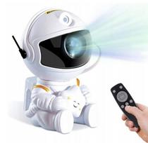 išskirtinis astronautas šviečiantis galaktikos spalvomis