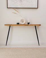 Ąžuolinis konsolinis staliukas su juodomis kojomis Bold Frame Nordic Svartben Konsol, tamsintas ąžuolas, 70 cm