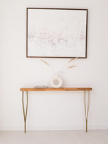 Ąžuolinis konsolinis staliukas Bold Frame Auravita, natūralus ąžuolas, auksinės kojos, 70 cm