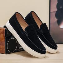Vasariniai nauji zomšiniai vyriški laisvalaikio batai yra patogūs ir pralaidūs orui, slip-on bateliai, rankomis siūti storais padais, universalūs ir kasdieniai 39 gray