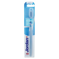 Clean Between Ultra Soft Toothbrush Ypač minkštas dantų šepetėlis Baby Blue