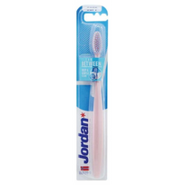Clean Between Ultra Soft Toothbrush Ypač minkštas dantų šepetėlis Pink
