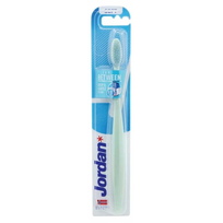 Clean Between Ultra Soft Toothbrush Ypač minkštas dantų šepetėlis Green