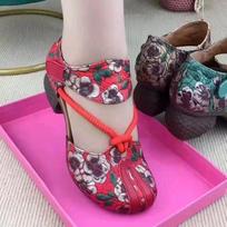 2025 summer new ethnic style retro women's shoes thick heel light mouth single shoes leather surface hollow sandals soft sole mother shoes 35 raudona