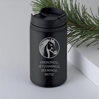 Juodas termo puodelis su arkliu „Energingų, ištvermingų, sėkmingų metų“