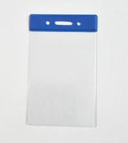 Dėklas vardinei kortelei iš PVC, 55x90mm, vertikalus, mėlynos spalvos kraštelis