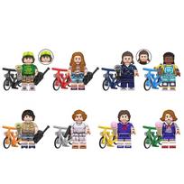 Vaikų žaislų kolekcija: konstravimo kaladėlės ir minifigūrėlės