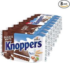 "Knoppers Black and White" - 8 x 25 g - vaflių gabalėliai su tamsių kakavos paplotėlių, tamsių pyragaičių ir riešutų kremo įdaru