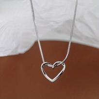 Silver Hollow Heart Necklace - Versatile collarbone chain, ideal for Christmas, Valentine's Day, or anniversary gifts.