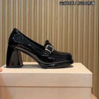 2025 New Women's Solid Color Patent Leather Loafer Shoes Square Toe Office and Career Belt Buckle Solid Best Seller Heels Women 35 juoda