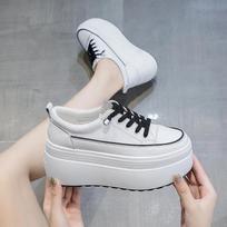 Madingi 8cm Balti Natūralios Odos Platformos Kulno Moteriški Laisvalaikio Batai Patogūs Atsipalaidavę Creepers Stambūs Sportbačiai Vasaros Blizgūs Batai Moterims 33 juoda