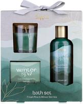 Vonios rinkinys WINTER SPA dovanų dėžutėje: dušo želė 100 ml, vonios druska 80 g, kvapni žvakė, kvapas: gaivi pušis ir žiemos uogos