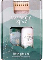 Vonios rinkinys dovanų dėžutėje WINTER SPA: dušo želė 100 ml, kūno losjonas 100 ml, nagų šepetėlis su medine rankena, kvapas: gaivi pušis ir žiemos uogos