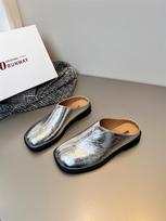 „Bailamos“ moteriškos šlepetės su skaldytais pirštais, „Tabi Ninja“ užmaunamos, plokščios, apvalios nosies, negilios, su slingback bateliais, britiški mokasinai 35 sidabras