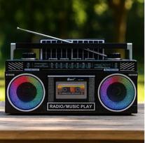 nešiojama retro stiliaus belaidė kolonėlė su radiju ir saulės įkrovimu