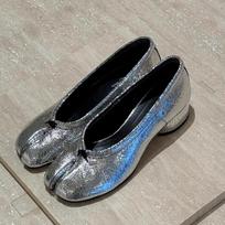Madingi skaldyto veidrodžio įtrūkusi sidabrinė mada su atskirtu pirštu moteriški vidutinio kulno kiaulės kojos vienetiniai bateliai pavasaris ir ruduo 2025 35 sidabras