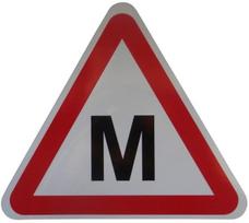 Lipdukas automobiliui M raidė